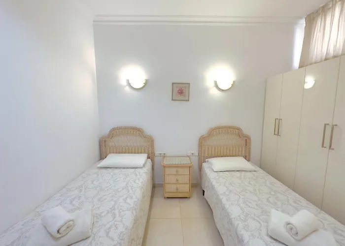 Апартаменти Skol 2a Amazing 2 Bedroom Skol