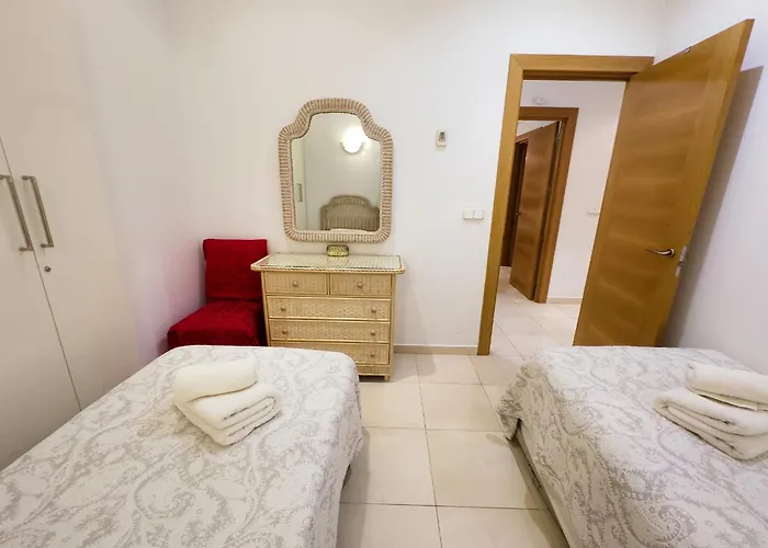 Апартаменти Skol 2a Amazing 2 Bedroom Skol