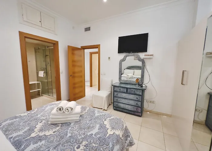 Skol 2a Amazing 2 Bedroom Skol Апартаменти *