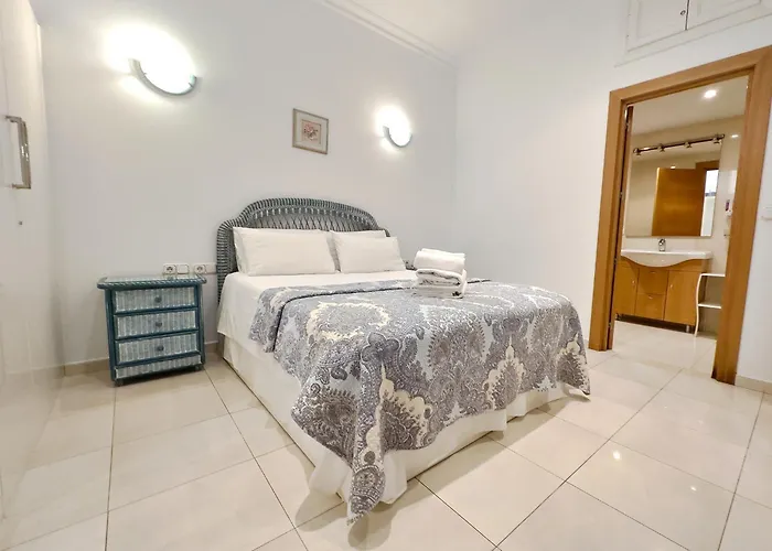 Апартаменти Skol 2a Amazing 2 Bedroom Skol